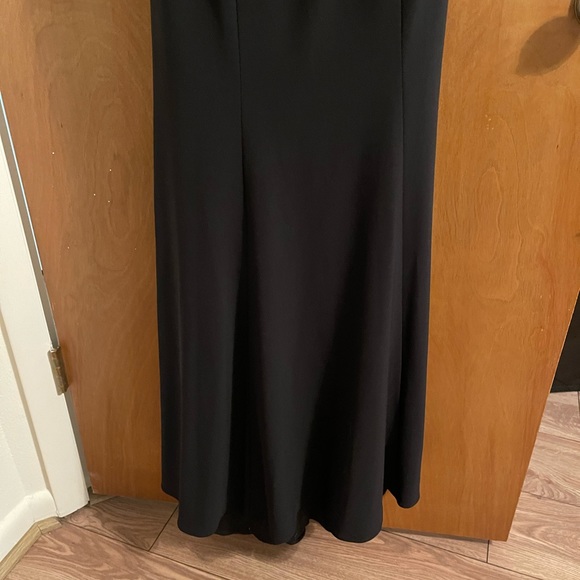 Xscape Plunge Prom Dress - Picture 7 of 10